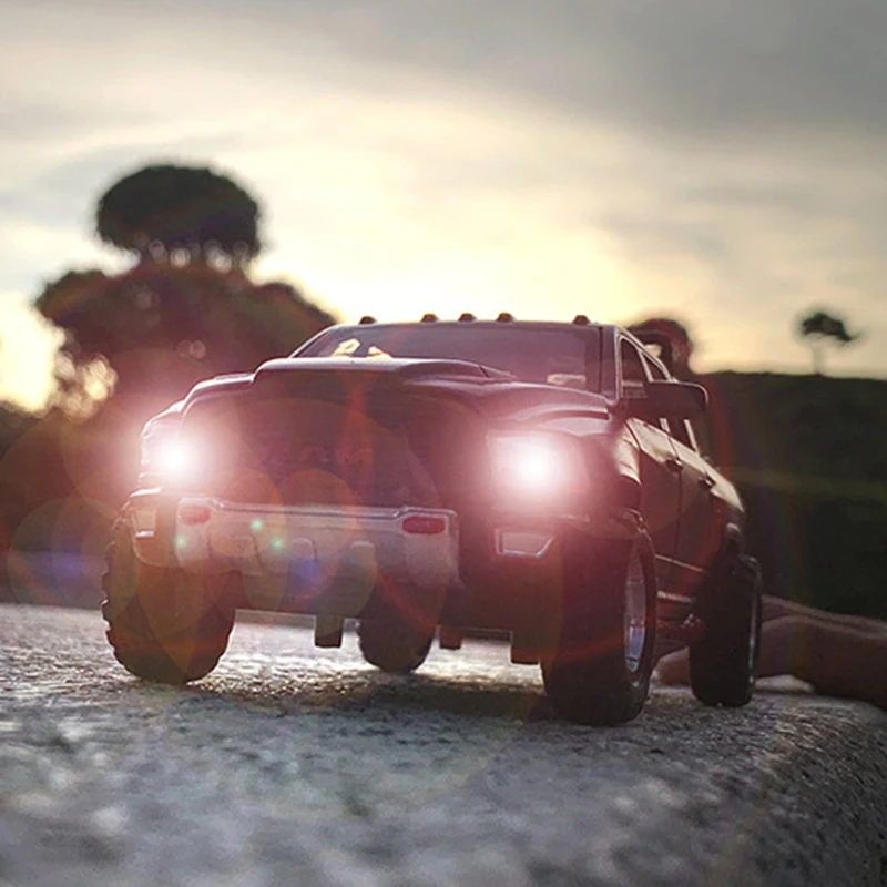 

1: 32 Alloy Dodge Ram Pickup Truck Model with Spare Tire Sound and Light Return Toy for Children's Birthday