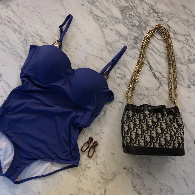 Сексуальный слитный купальник с коротким рукавом Женская однотонная одежда для