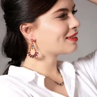 2020 Новый Ушные Капли Ювелирные изделия Асимметричная имитация жемчуга крест декор в виде пчел из подвеска, свисающие серьги для женщин, серьги 2020 Новый