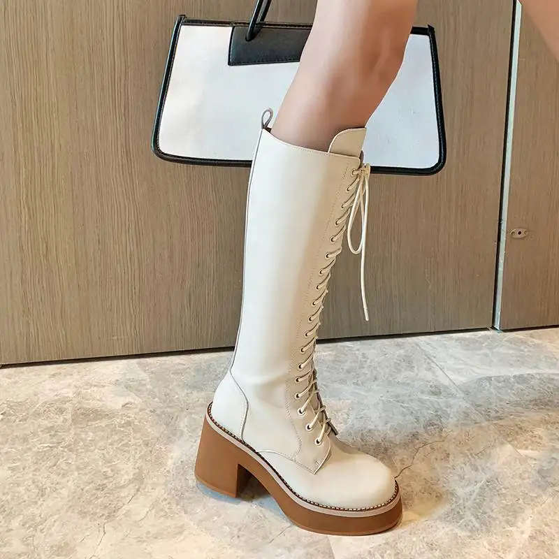 Harga Sepatu Bot Panjang Ujung Kaki Bundar Kulit Sapi Panci Krazing Model Runway Show Sepatu Bot Selutut Warna Campuran Musim Dingin Yang Diikat Silang L05