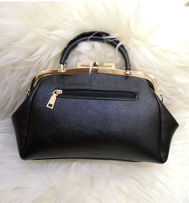 Женская кожаная сумка мессенджер [Telastar] тоут с бахромой и стразами в