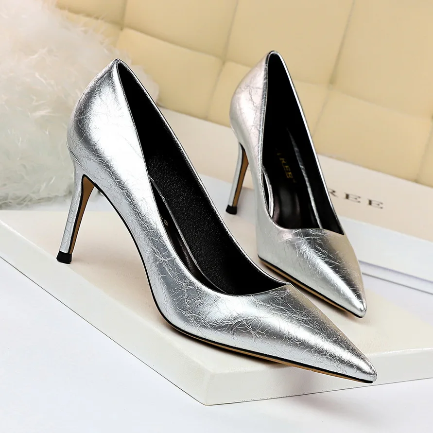 Модные простые туфли на тонком каблуке в европейском и американском стиле