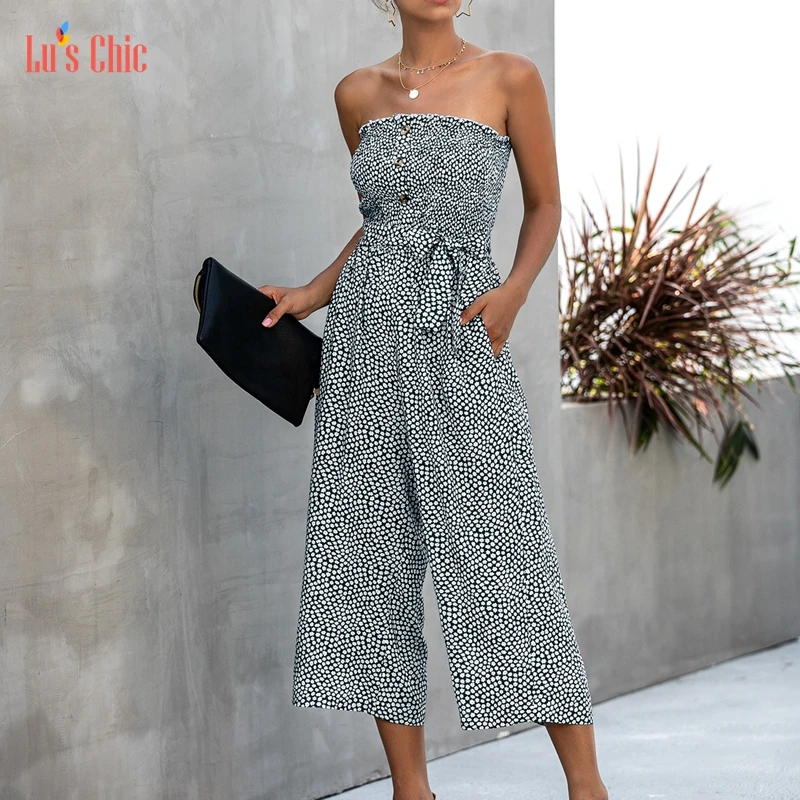 

Женский комбинезон-капри с открытыми плечами и карманами