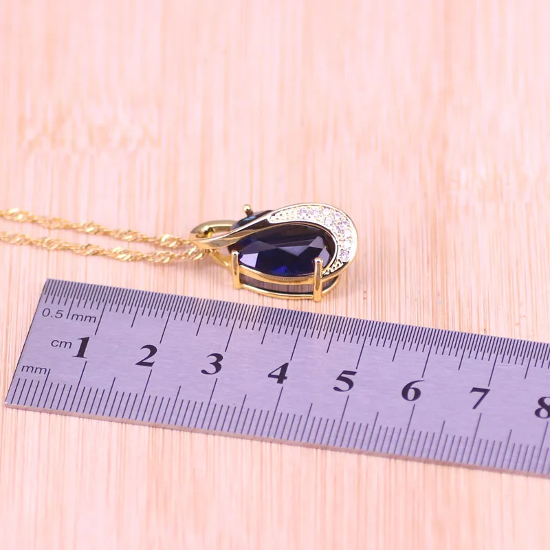 Женский ювелирный комплект из колье серёг и браслета