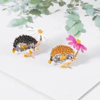 2021 cute yellow lovely hold flower pins hedgehog brooches women pink animal pet party wedding causal brooch gift whlesale