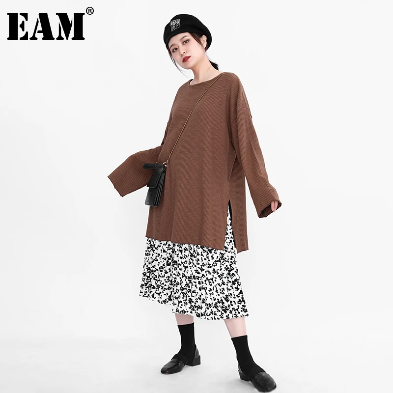 

[EAM] Women Coffee White Brief Casual Big Size T-shirt New Round Neck Long Sleeve Fashion Tide Spring Autumn 2021 1DE345816