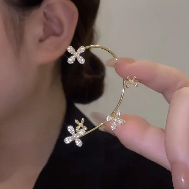 

Shining Zircon Flower Butterfly Ear Cuff Earrings for Women Girls Fashion 1pc Non Piercing Ear Clip Party Wedding Jewelry Gift