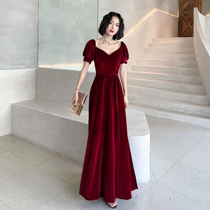 Мусульманское Пышное бордовое велюровое платье с короткими рукавами длинное