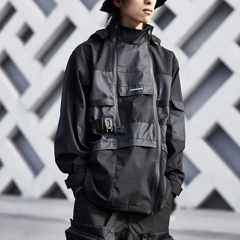 Функциональная куртка ветровка с карманами на рукавах и двойной молнией спереди