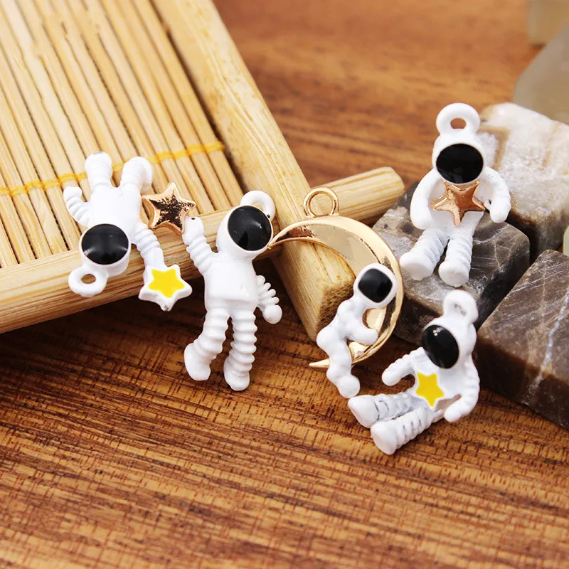 

10PCS Star Reaching Astronaut Dripping Oil Alloy Earrings Pendant Ring Jewelry Hair Accessories Pendant Diy Jewelry Accessories