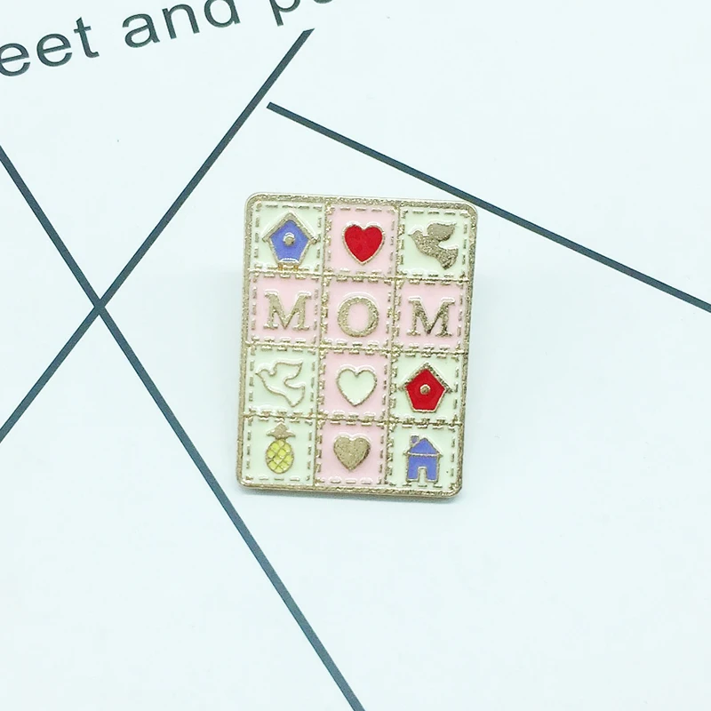 Креативная открытка для мамы значок в виде двойного голубяного домика модный