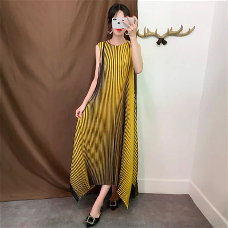 Женское платье весеннее кружевное большого размера из двух частей с вышивкой