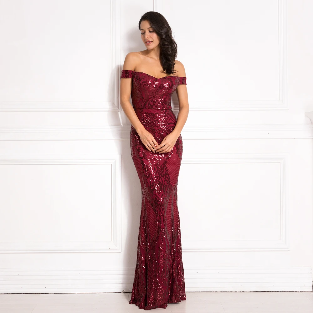 Стеганое платье бордового и черного цвета с блестками открытой спиной длиной до