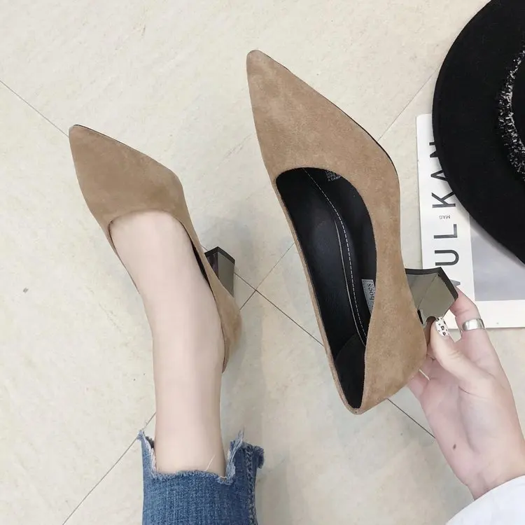 Туфли женские на высоком толстом каблуке заостренный носок модная