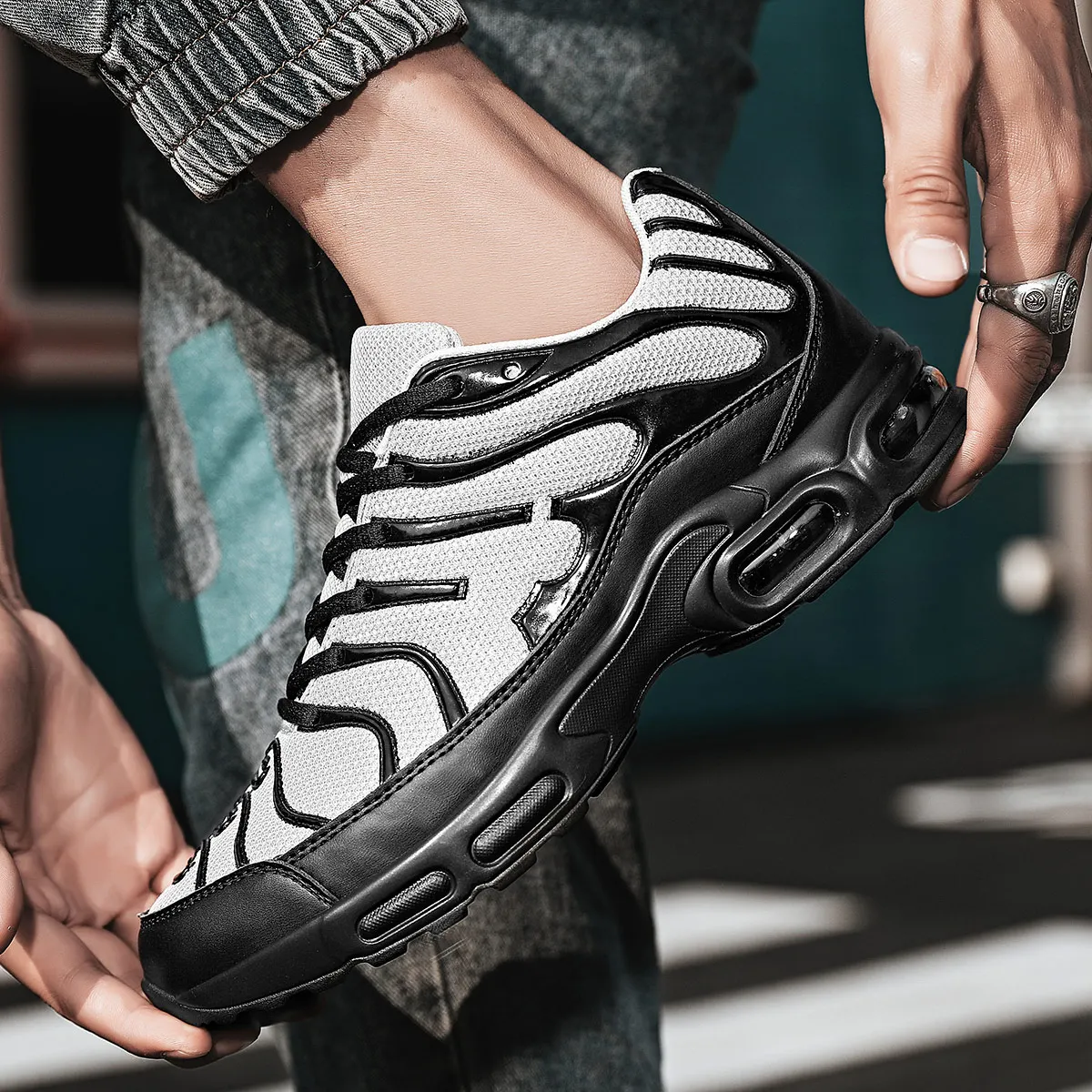 

Men Chunky Sneakers Solid Color Air Chshion Running Shoes Fashion Athletic Sport Trainers Outdoor Casual Shoes Size 39-47