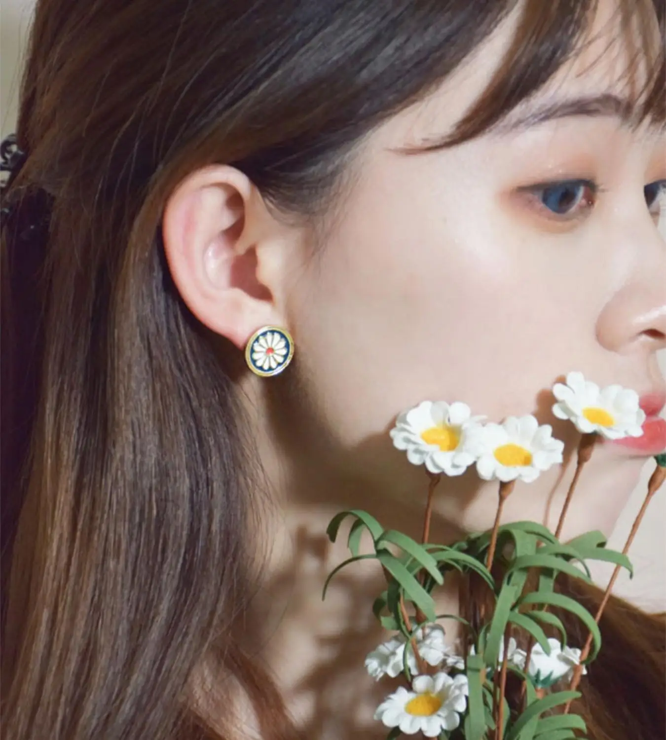 

Classical Enamel Embossed Flower Stud Earring Vintage Small Daisy Earrings for women Sunflower Stud earring Fashion Jewelry