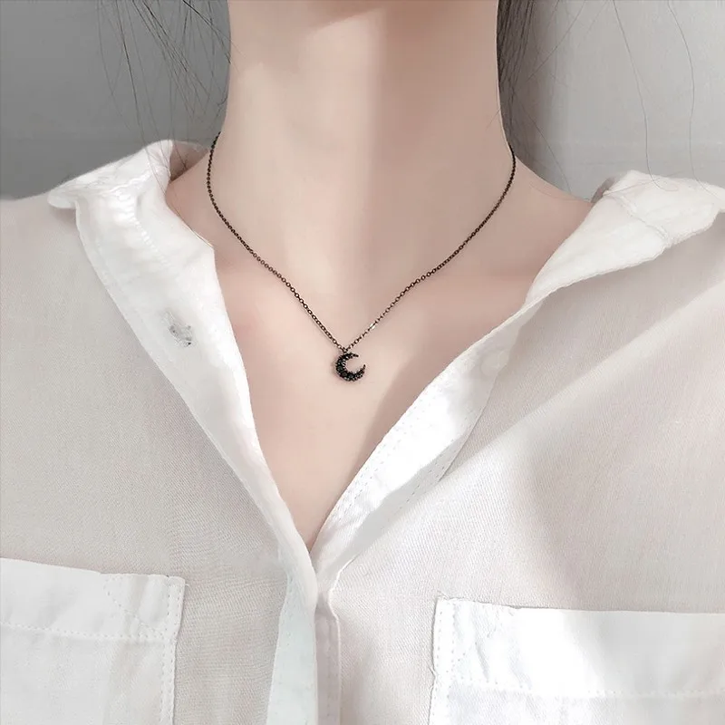 

7Rings Trendy Vintage Style Hip Pop Cool Necklace For Unisex Niche Silver Black Diamond Moon Shape Fashion Jewelry For Female