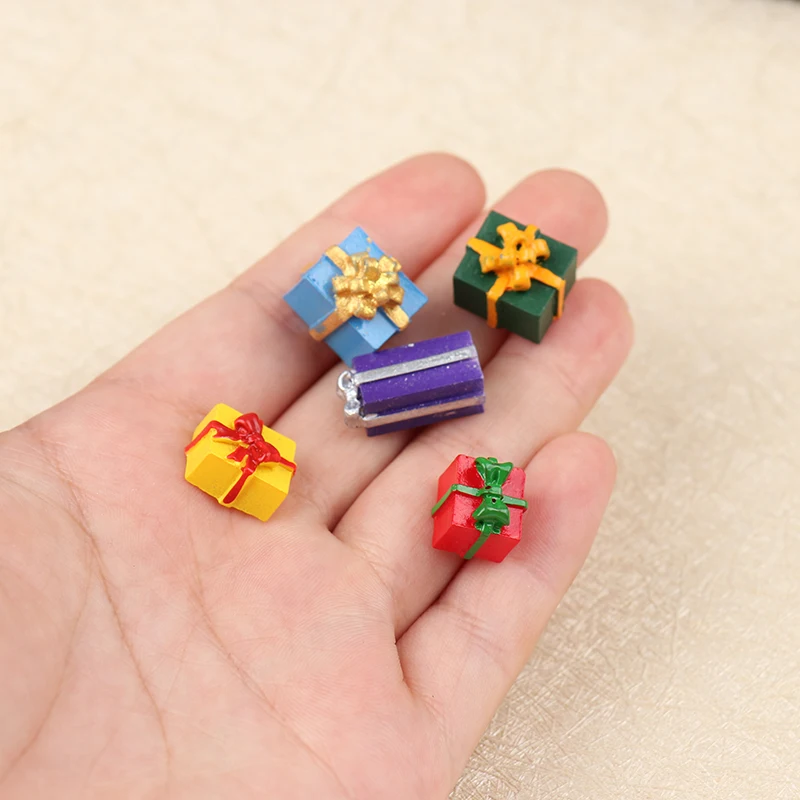 

New 5PCS Dollhouse Miniature 1/12 Scale Christmas Gift Box Pretend Play Mini Doll House Furniture Decoration Accessories Toys