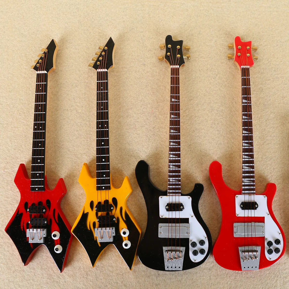 Миниатюрный деревянный электробас Dh