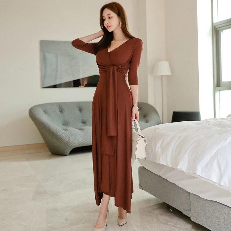 

Autumn And Winter Korean Version Of V-Neck Temperament Long Skirt Lace Waist Knitted Big Swing Dress