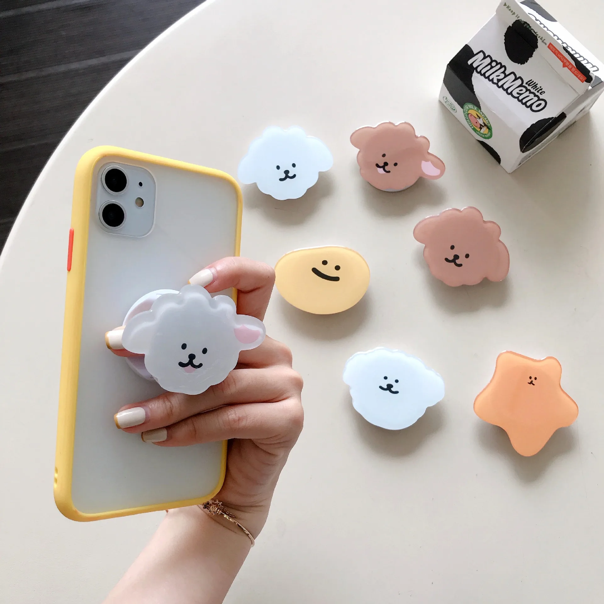 

Universal Finger Ring Stand Bracket for IPhone 11 12 Pro 5s Se 2020 6 7 8 Plus X Xr Xs Max Cute Round Extend Phone Case Holder