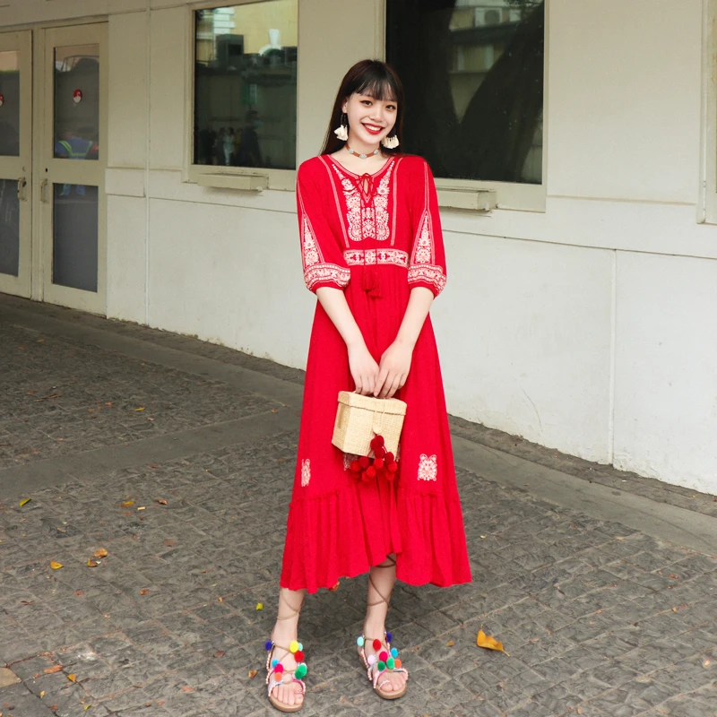 

Film Bohemia national wind heavy embroidery cotton and linen tassel with loose holiday dress three color