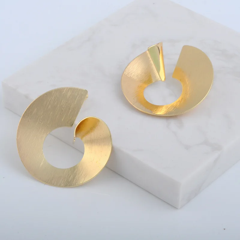 2020 Новые Модные Простые геометрические серьги гвоздики спиральные женские в