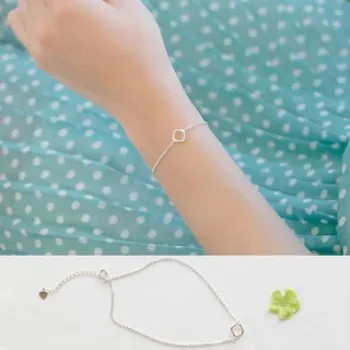 

Square Simple Square Geometric Aesthetic Small Fresh Bracelet Accessories Sweet Student Gift Girl B42.01