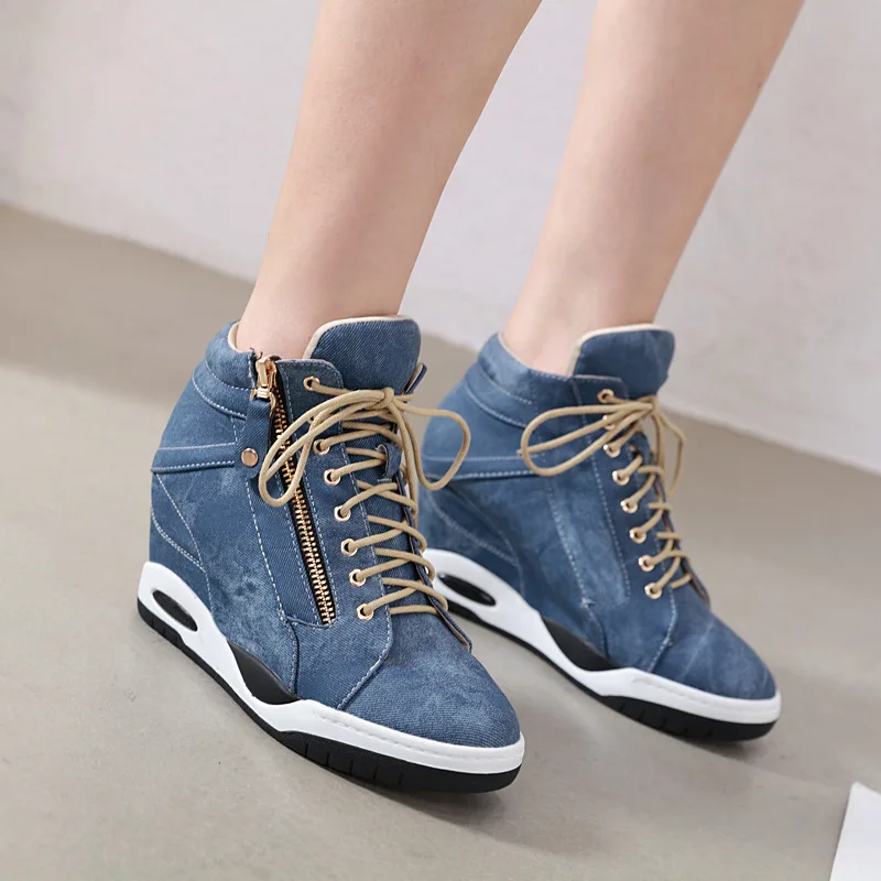 Женские джинсовые Ботильоны на танкетке осенние полусапожки с боковой молнией и