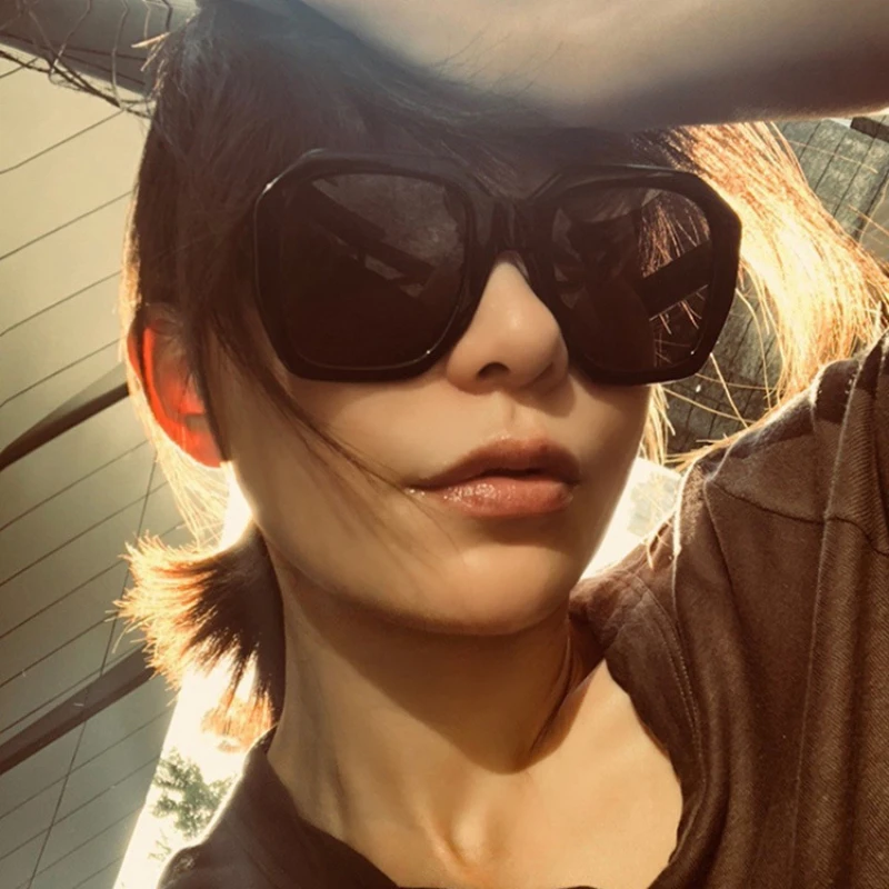 

2021 Vintage Oversize Square Sunglasses Women Luxury Brand Big Frame Women Sun Glasses Black Fashion Gradient Female Glasses