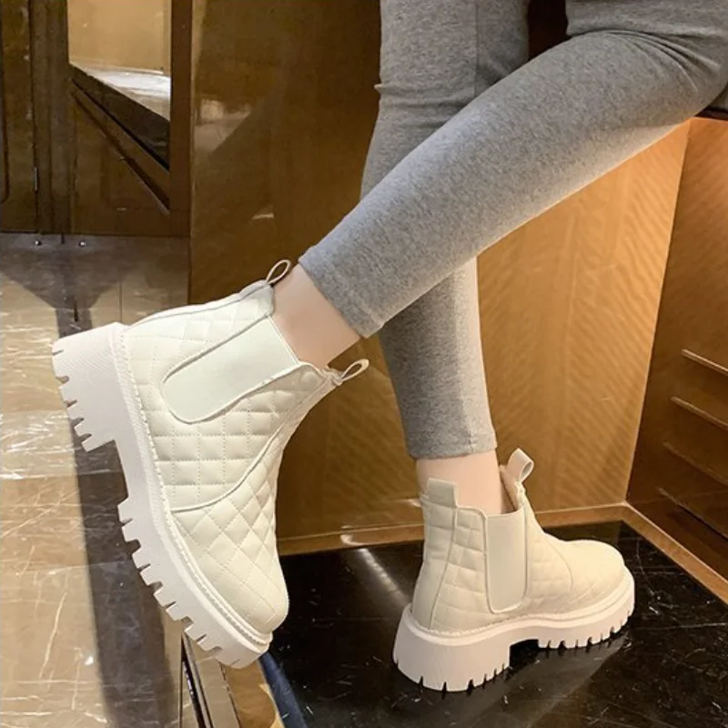

HKXN Martin Boots Female British Style Plus Velvet Thick Bottom 2021 Winter New PU Fashion Round Head Short Tube Snow Boots
