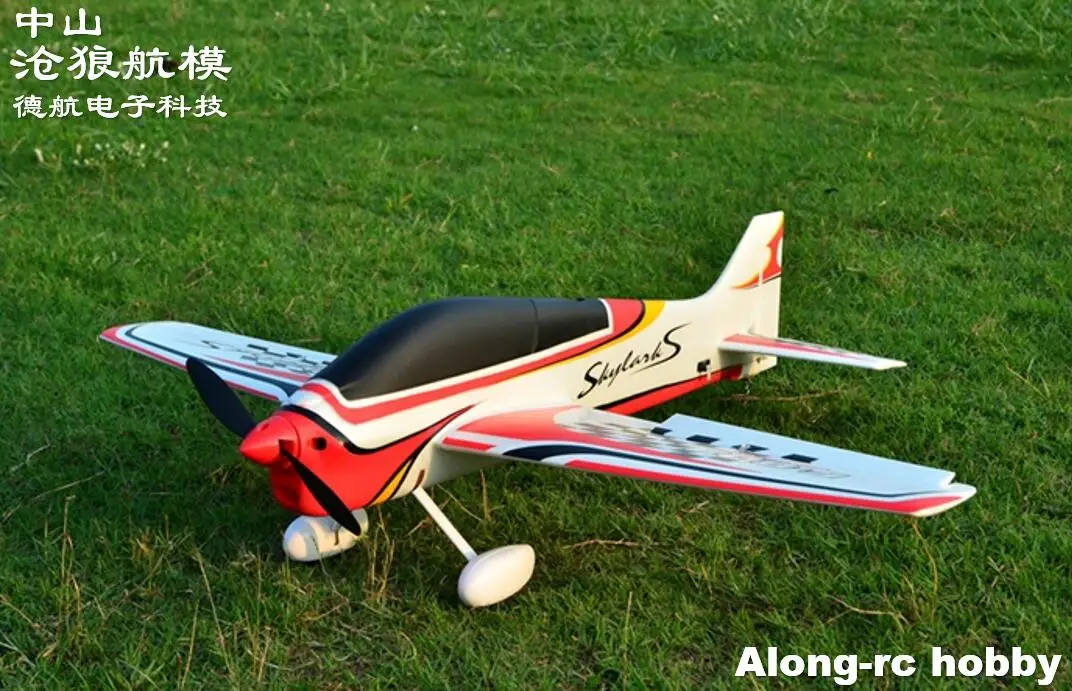 rc самолета приводимого в движ