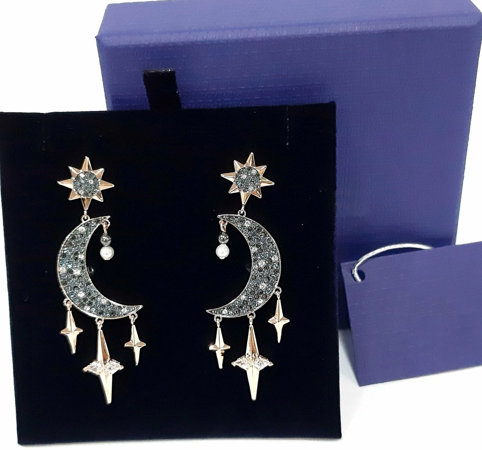 

Pierced Earrings, Color Design, A Variety Of Metal Embellishment