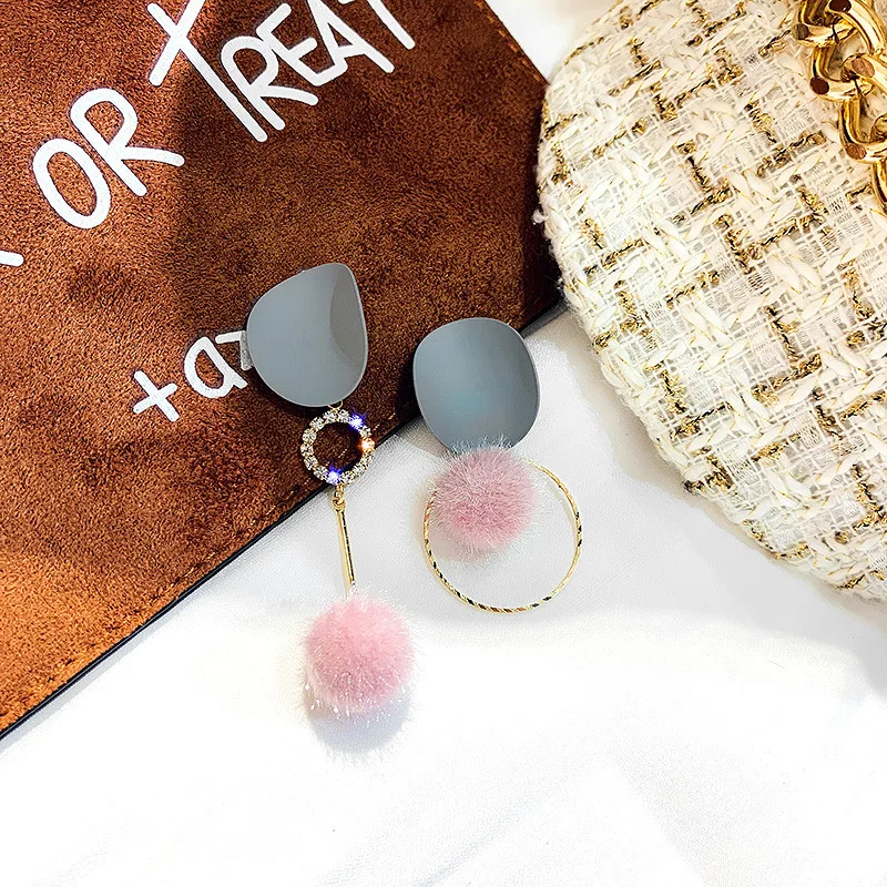 

S925 Silver Needle Plush Asymmetric Earring Women New Long Leopard Pattern Hollowed Pommel Temperament Simple Design Earrings