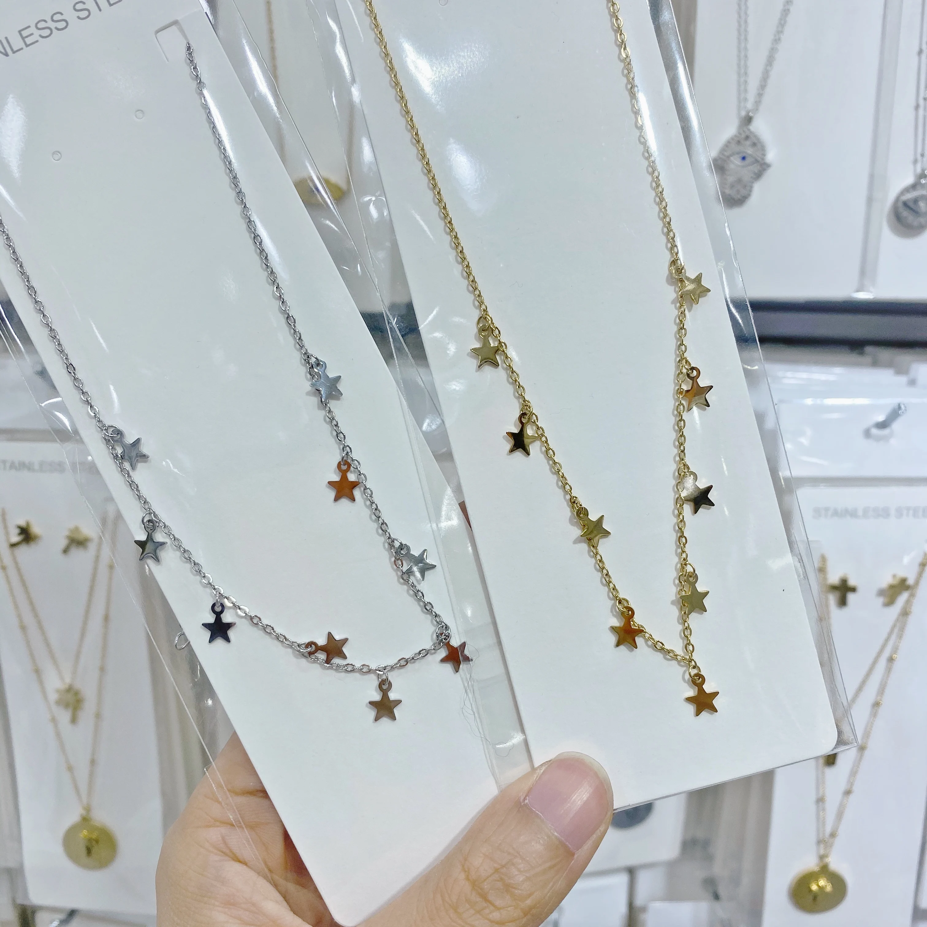 

Stainless Steel Gold Color Chain Star Choker Necklace for Women Pendant Necklace Jewelry Simple Girl Fashion Christmas Gifts