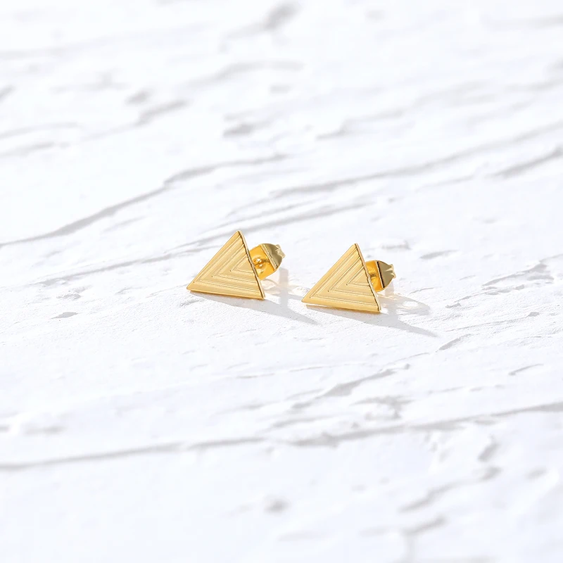 Минималистичные серьги гвоздики золотые треугольные очаровательные женские 2021