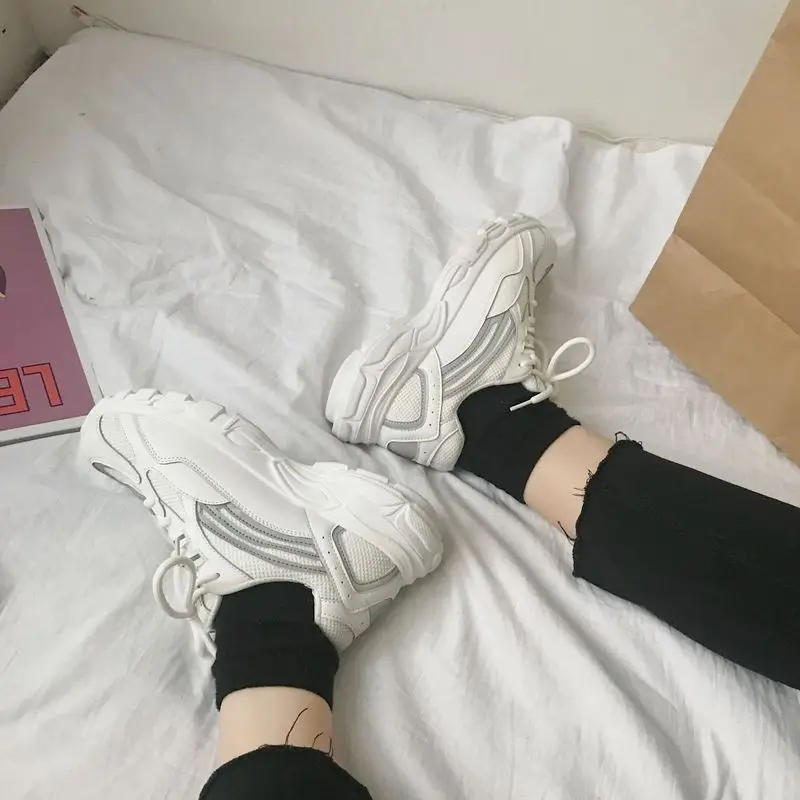 Женские кроссовки QWEDF с вулканизированной подошвой сетчатые на шнуровке модная