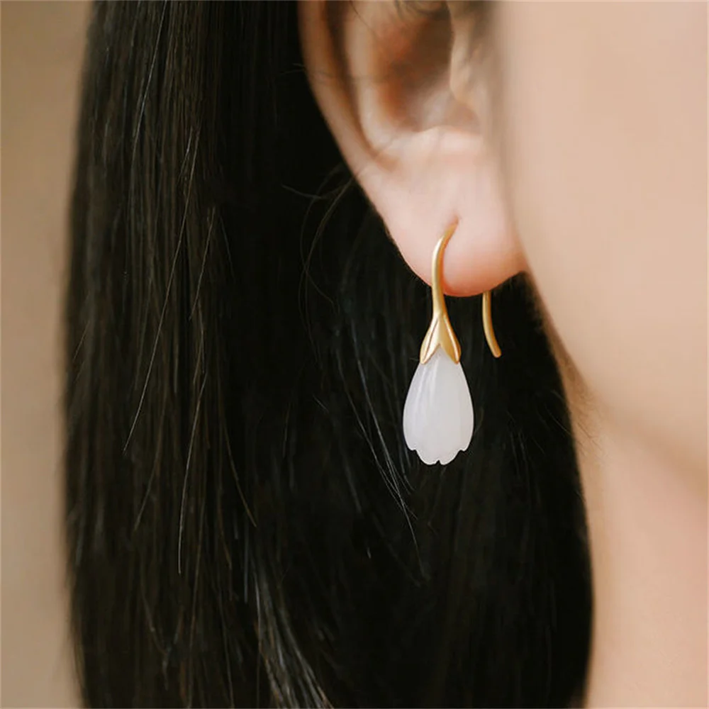 

Natural jade magnolia flower forbidden city, new ancient gold pedicel buds, simple, small and exquisite atmospheric earrings