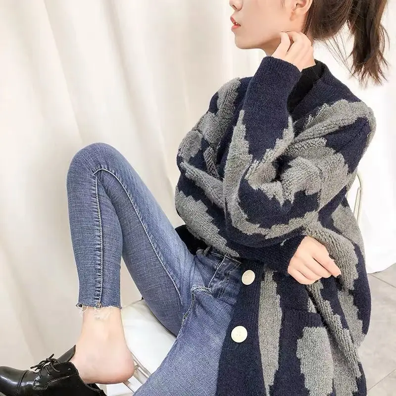 

Новинка Осень-зима 2021 просторный облегающий свитер с V-образным вырезом и длинными рукавами для женщин повседневный плотный теплый весенни...