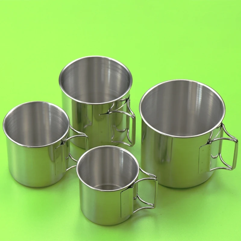 

A Set of 4 Stainless Steel Cups with Foldable Handles for Picnics, Barbecues, Camping, Coffee Bottles
