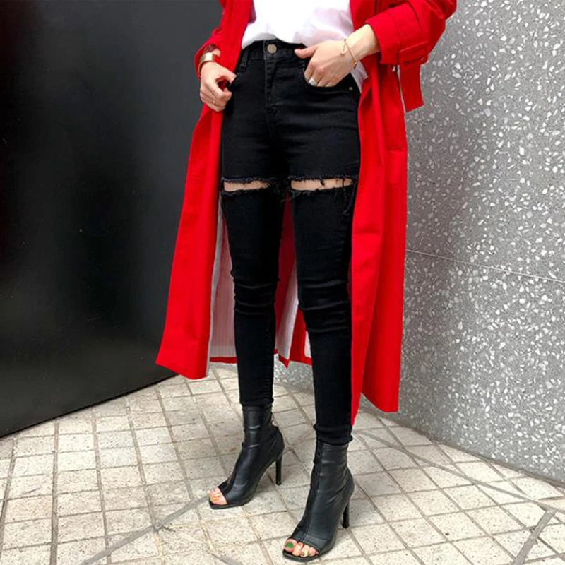 Женские эластичные джинсы черные рваные с бахромой на подоле уличные узкие