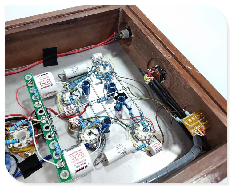 

Tube pre-amp 6N11 5Z4P 12AX7 12AU7 5Z4P bile rectifier 3 inputs