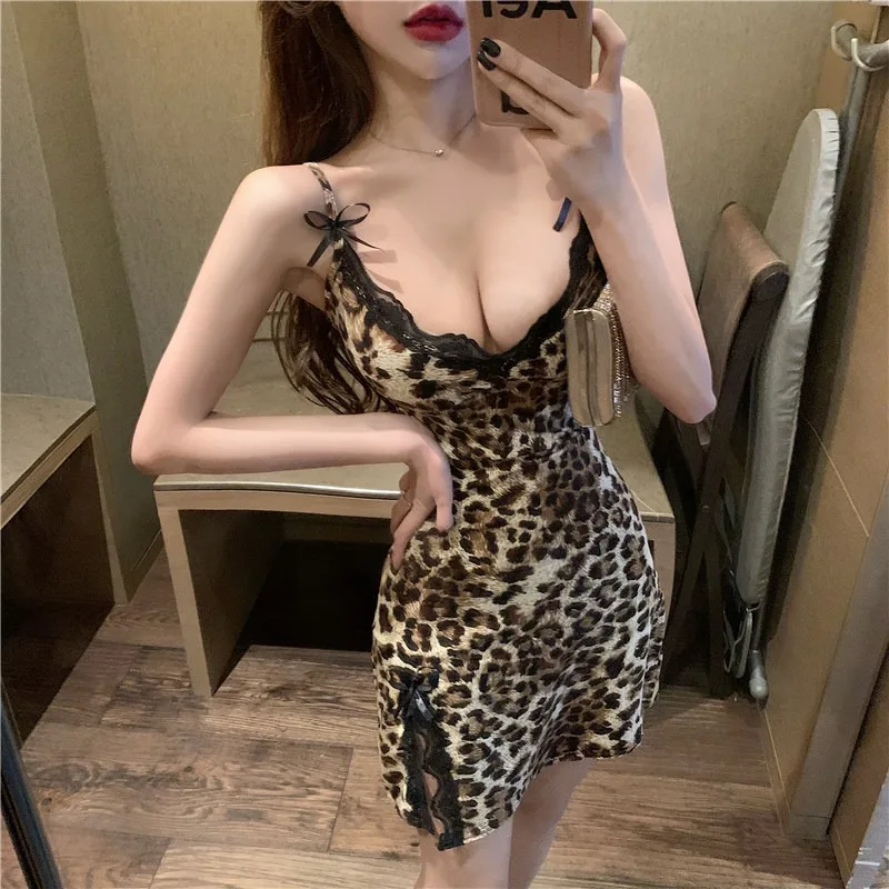 

2021 new French sexy deep-opening V-neck front fork leopard-print lace suspender women's dress
