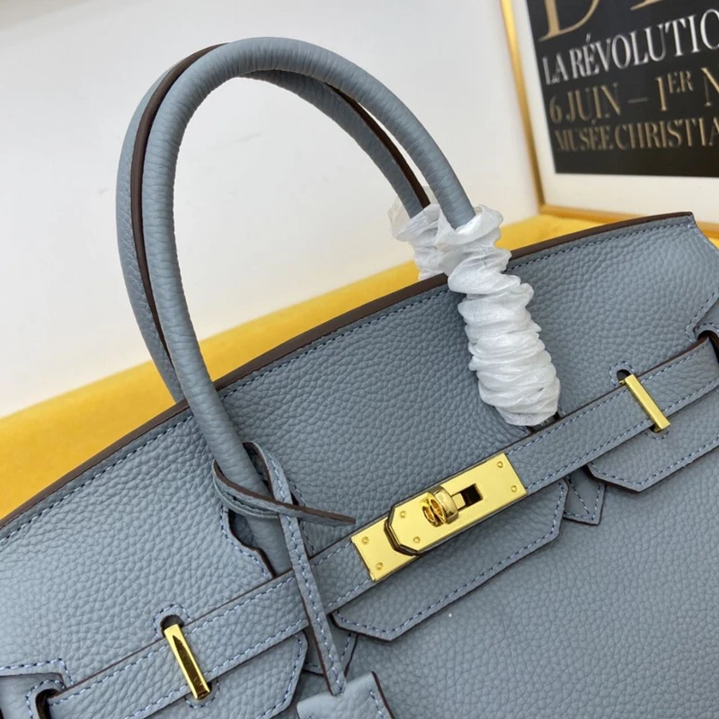 

2021 Ladies Handbag, Classic Vintage Cowhide Leather, Lychee Tattoo, Metal One-Shoulder Messenger Bag, Ladies' Favorite