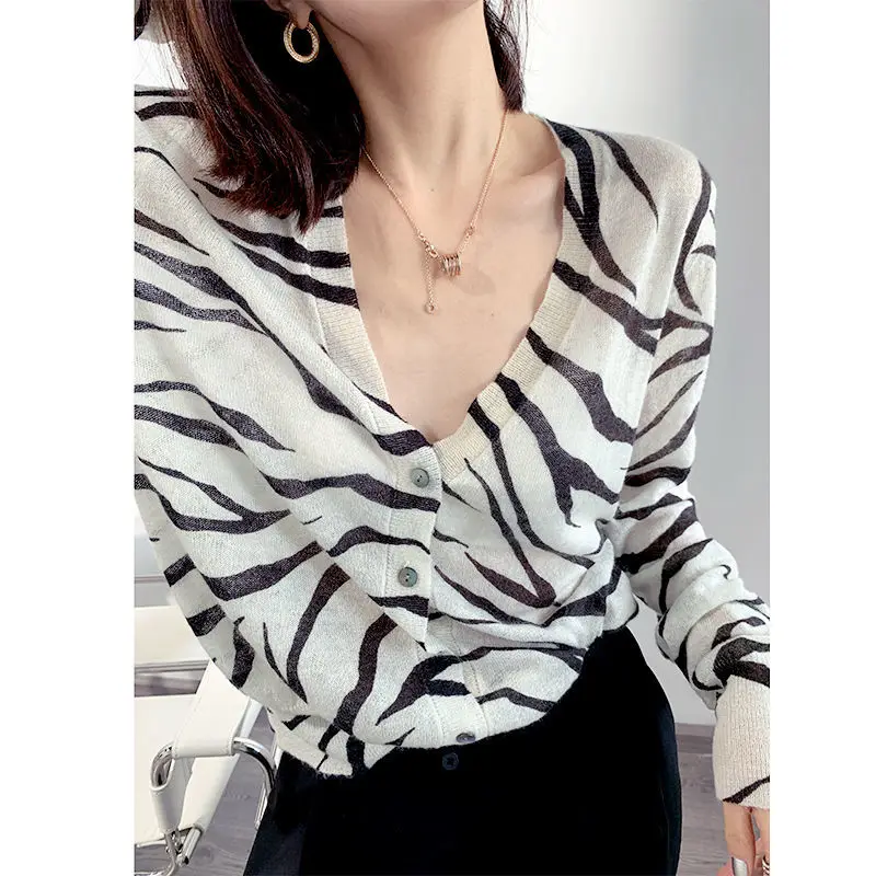 

Spring And Autumn Thin Tiger Knit Cardigan Long Sleeve Women's Knitwear Women's V-neck Loose Temperament Top