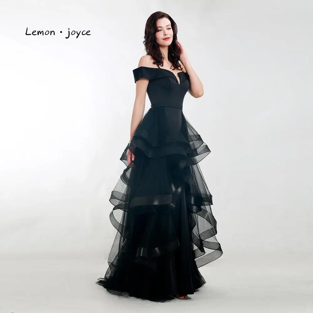 Женское длинное вечернее платье Lemon joyce черное простое с открытыми плечами