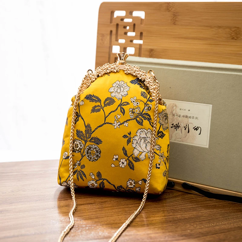 

Маленькая сумка через плечо в стиле ретро, шелковая дамская сумочка ручной работы с вышивкой пиона, металлическая квадратная цепочка, элега...