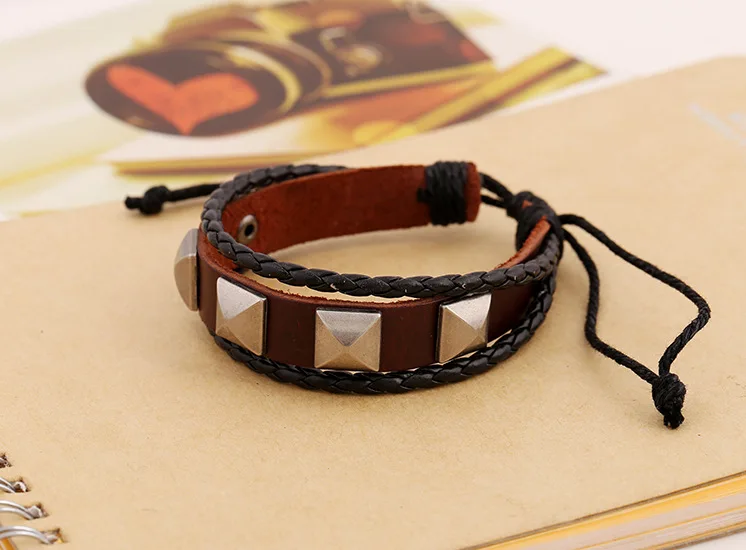 Браслеты из натуральной кожи с металлическими заклепками в винтажном стиле |