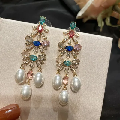 

Retro Court Style Earrings For Women Long Pearl Pendant Earrings Leaves Tassels Colored Gems Fashion Temperament 2021 New