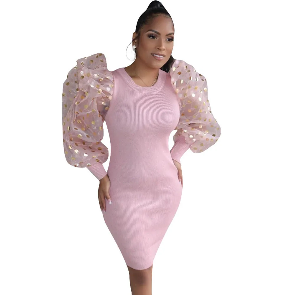 Женское трикотажное платье-свитер в горошек с пышными рукавами и круглым вырезом